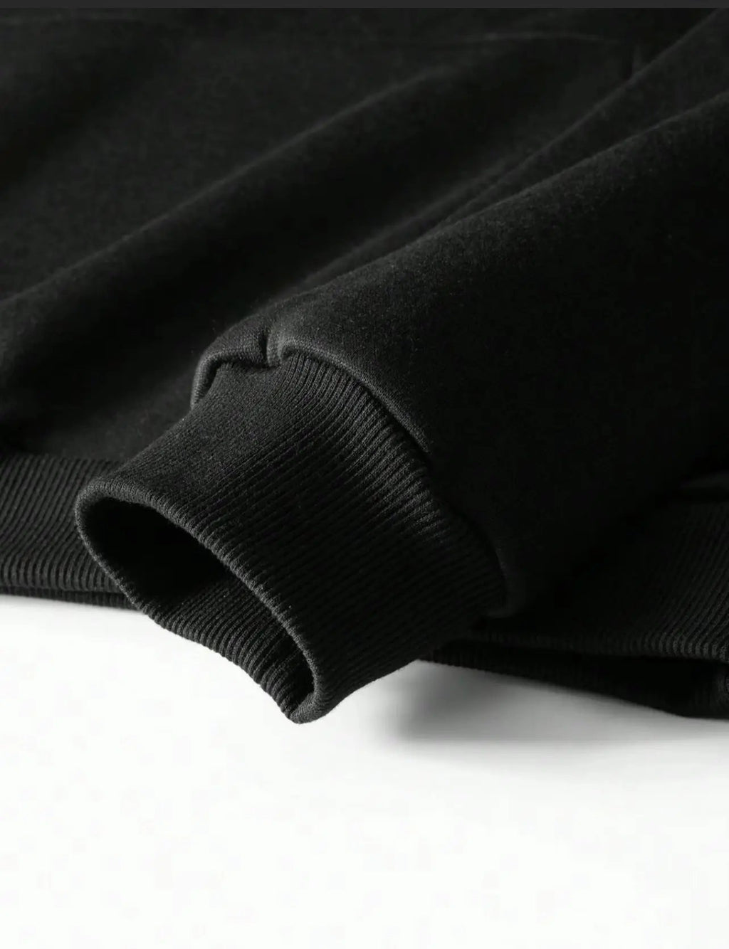 Pull à capuche noir avec masque intégré souluce