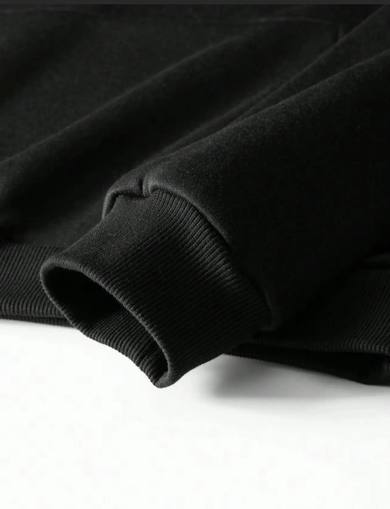 Pull à capuche noir avec masque intégré souluce