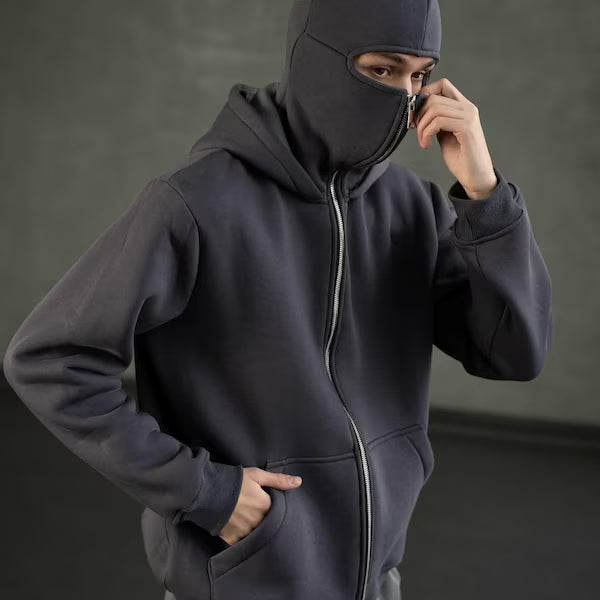 Pull à capuche gris avec masque intégré souluce